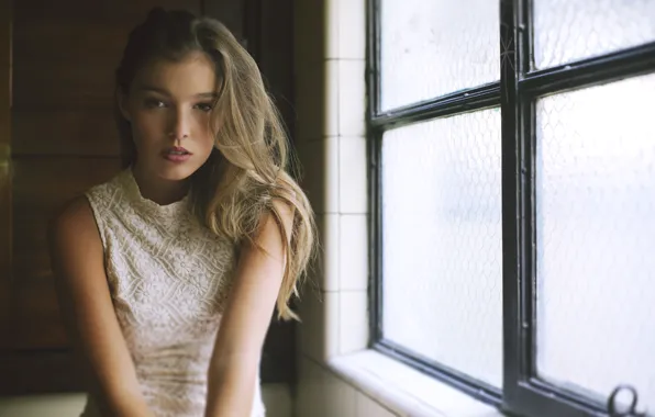 Look, girl, window, Ellie