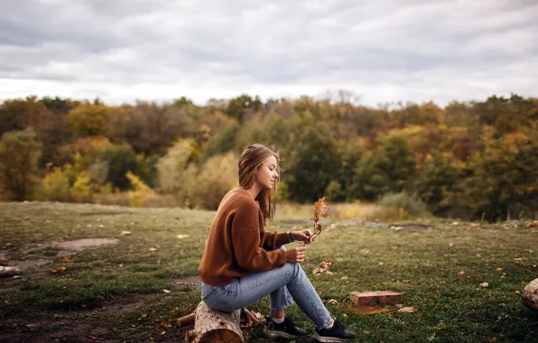 Picture autumn, grass, girl, nature, pose, sweater, bokeh