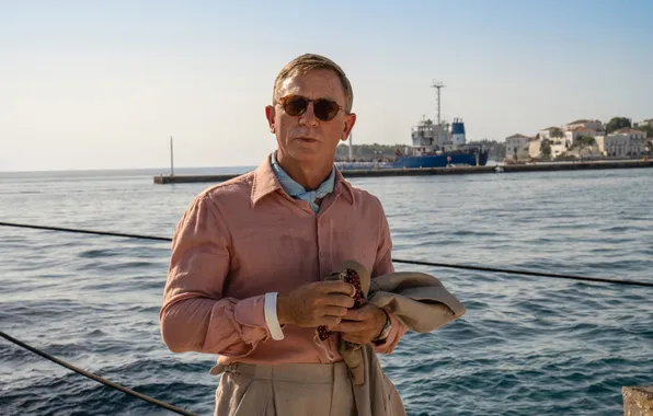 Frame, detective, Daniel Craig, crime, Daniel Craig, Glass Onion, To get knives: Glass onion