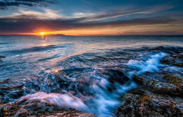 Beach, the sun, stones, the ocean, dawn, horizon