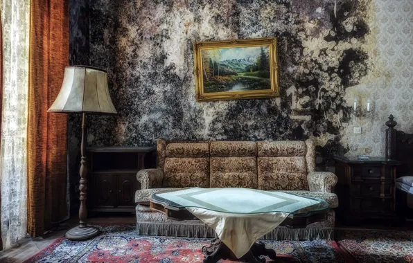 Table, sofa, picture