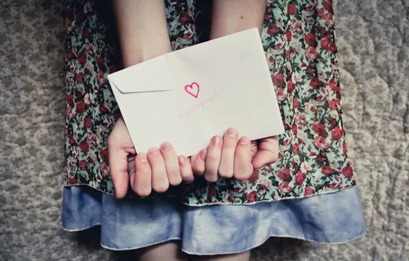 Picture letter, hands, the envelope, the heart