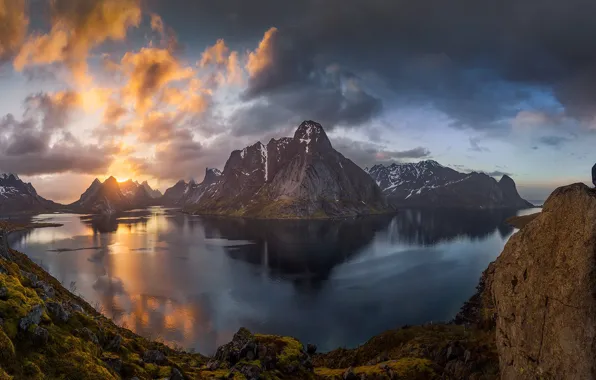 The sky, water, mountains