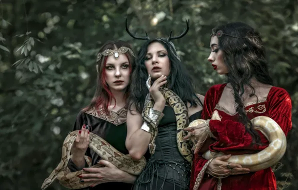 Snakes, nature, girls