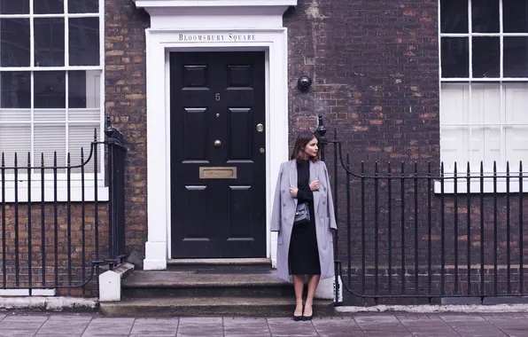 Picture home, brunette, Sara Donaldson