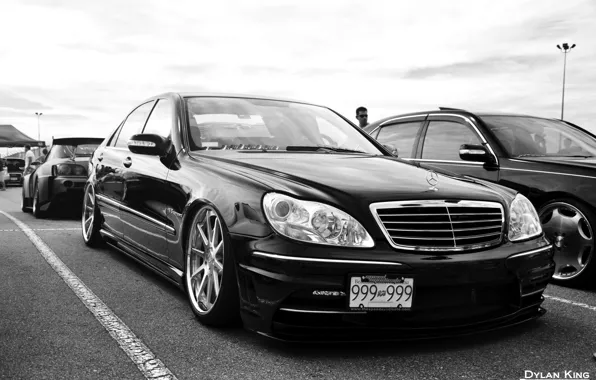 Picture black, Mercedes, landing