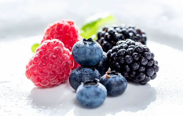 Picture drops, berries, raspberry, blueberries, white background, different, BlackBerry, cuts