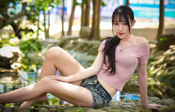 Picture summer, girl, face, figure, shorts, legs