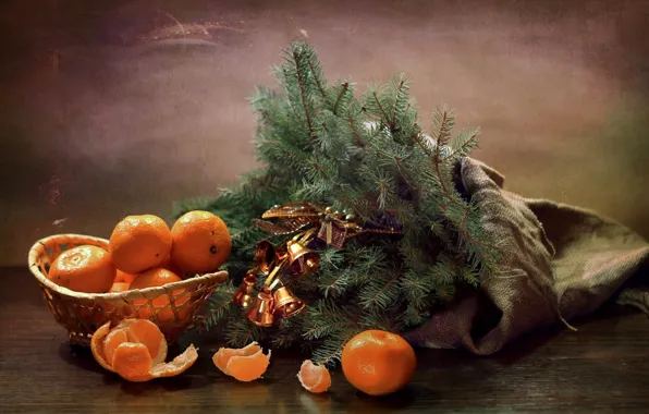 Picture branches, spruce, bells, tangerines