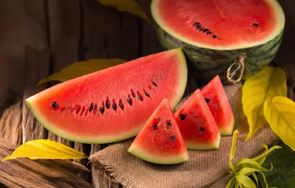 Picture berries, watermelon, slices