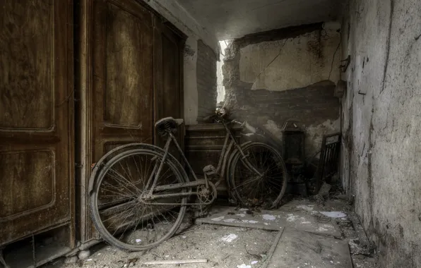 Picture bike, wardrobe, cellar