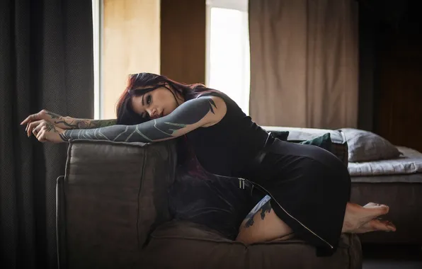 BODY, LOOK, BRUNETTE, SOFA, POSE, TATTOO, Model Dorothy Sykes, THE BLACKWORK