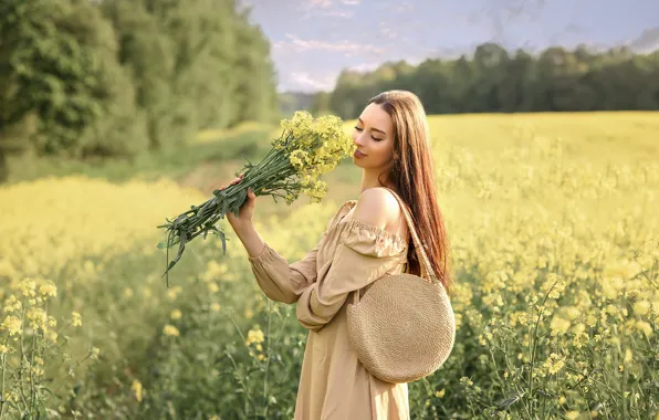 FIELD, FLOWERS, BROWN hair, SPRING, MOOD, BOUQUET, SUNDRESS, BAG