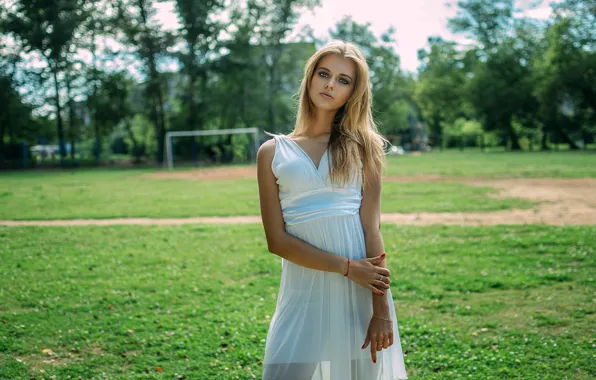 Greens, field, pose, portrait, makeup, dress, hairstyle, blonde