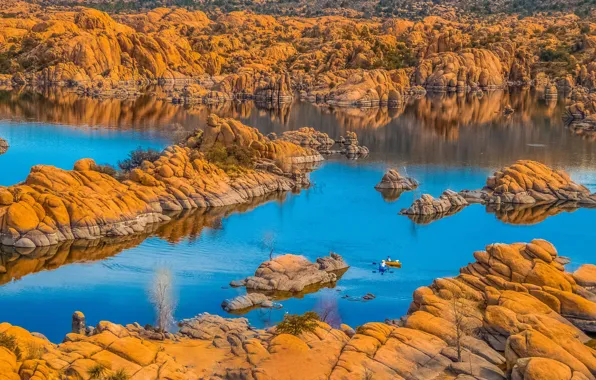 Picture rocks, boat, AZ, USA, lake Watson