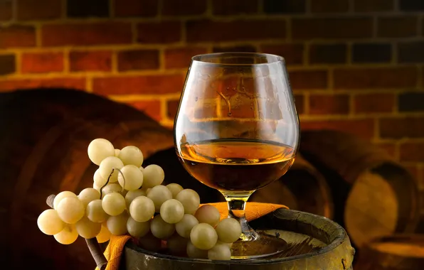 Macro, wine, glass, grapes, cognac