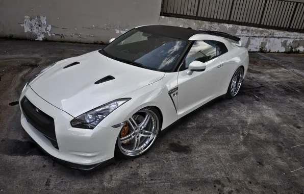 Picture white, the building, nissan, white, wheels, drives, Nissan, gtr