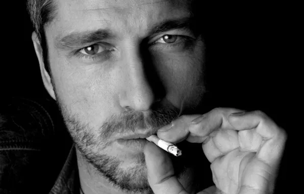 Picture face, cigarette, male, actor, bristles, Black and white, Gerard Butler