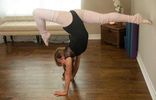Girl, room, flexibility, charging