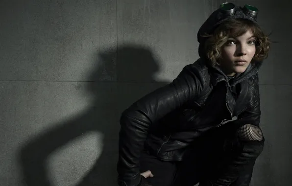 Picture girl, wall, shadow, jacket, the series, TV Series, Selina Kyle, Gotham