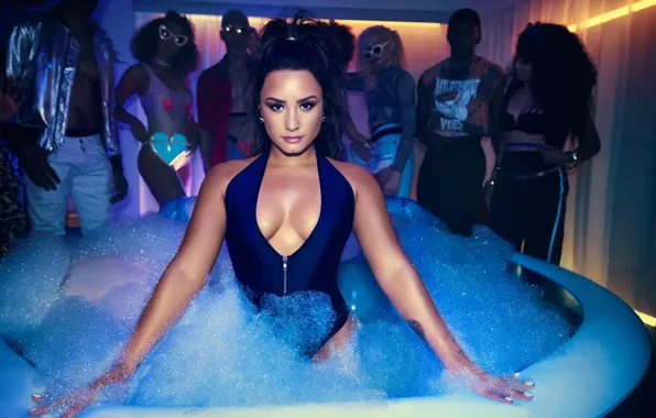 Actress, STYLE, POSE, EYES, MAKEUP, SINGER, look, DEMI LOVATO