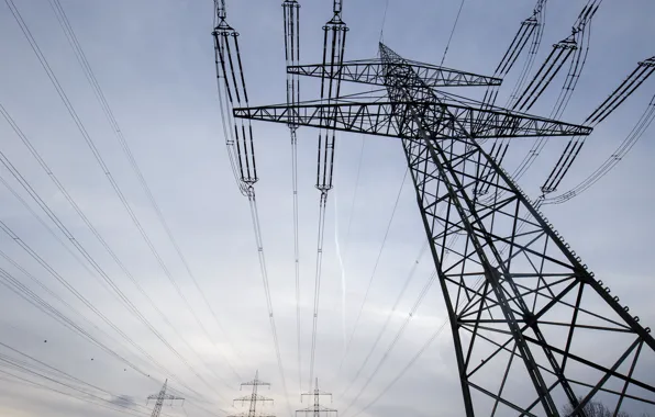 Picture the sky, wire, power lines