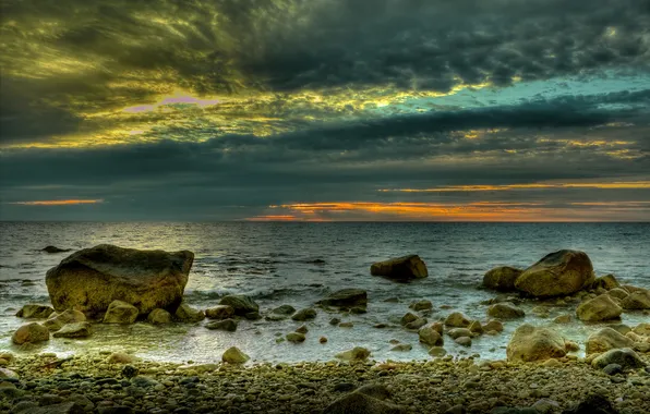 Picture sea, the sky, clouds, stones, shore, glow