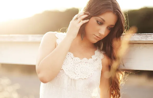 Look, girl, the sun, model