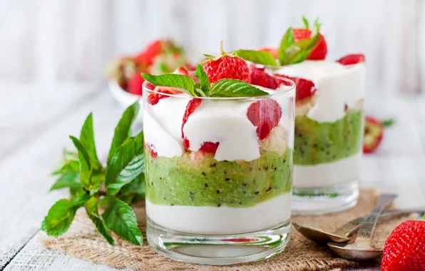 Picture glass, berries, kiwi, strawberry, cream, dessert