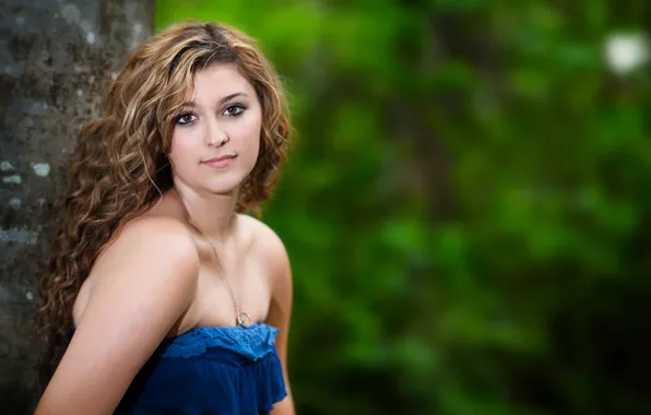 Look, girl, hair, bokeh, the trunk of the tree