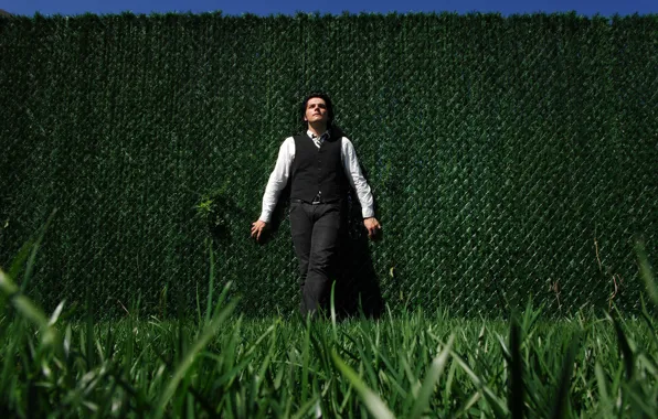 Picture greens, grass, wall, gerard way, my chemical romance, Gerard way