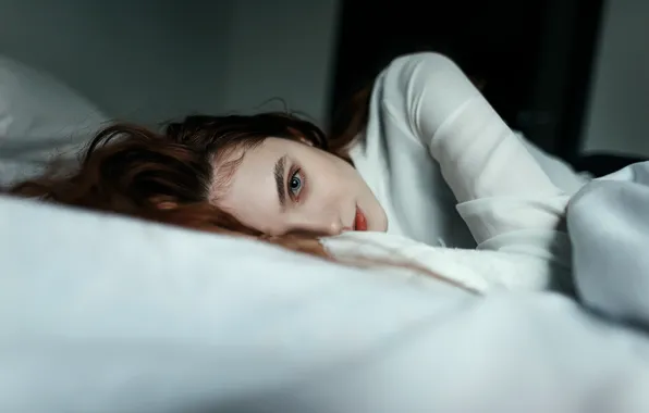 Picture look, girl, bed, gentle, Juliana Naidenova