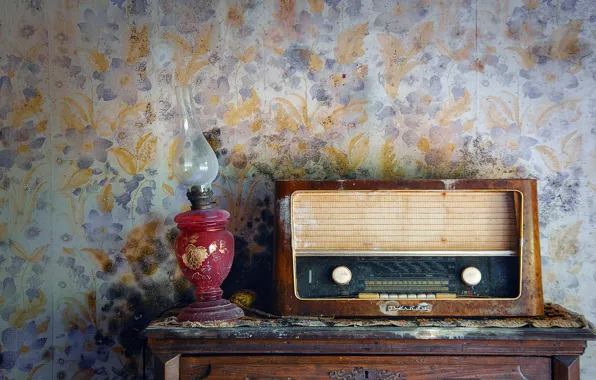 Wall, radio, receiver