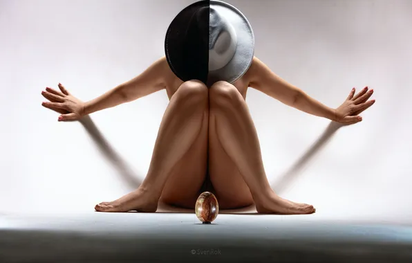 Pose, model, egg, hat, gestures, naked girl, Sven Rok, Egg or chicken