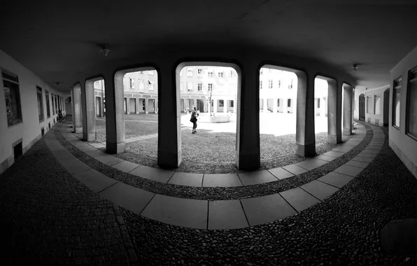 Picture b/W, colonnade, by Robin de Blanche, Old City