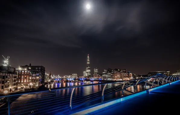 Picture night, river, the moon, London