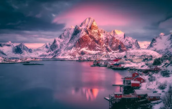 Norway, Lofoten, Morning alpenglow