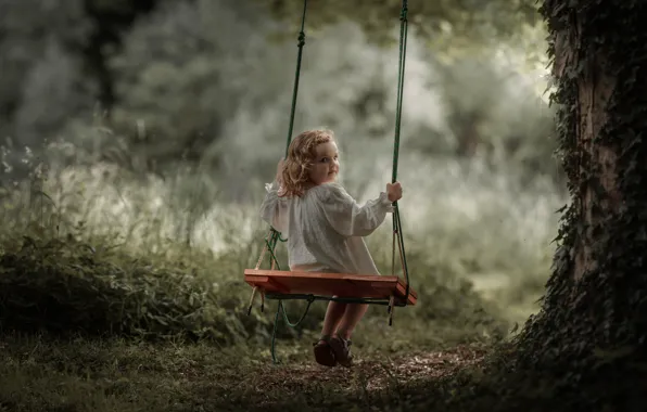 Picture swing, tree, girl