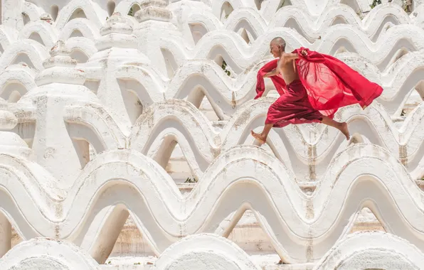 Picture boy, running, Myanmar, Myanmar, Mingun, Mingun, Pagoda Hsinbyume-Paya, Mya Thein Tan Pagoda