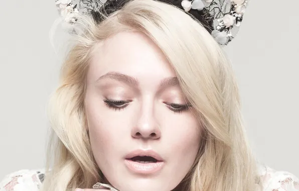 Picture actress, blonde, Dakota Fanning