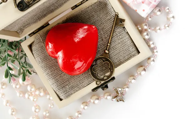 Picture heart, key, box, beads