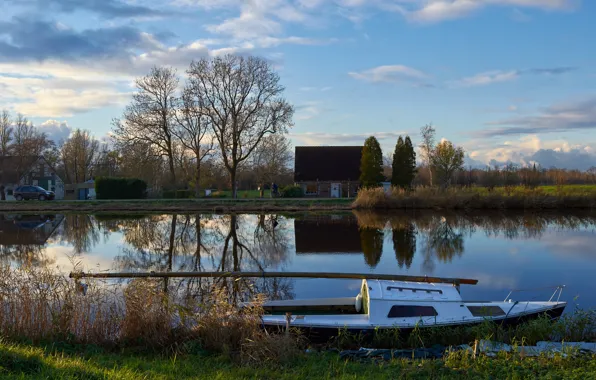 Picture the sky, clouds, trees, river, shore, boat, home, Netherlands