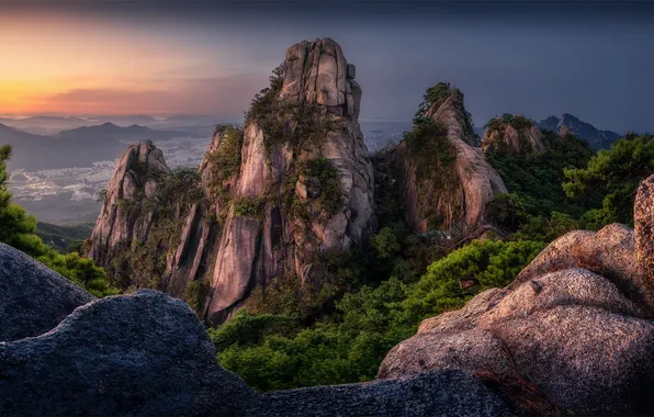 Clouds, mountains, stones, rocks, vegetation, the slopes, tops, view