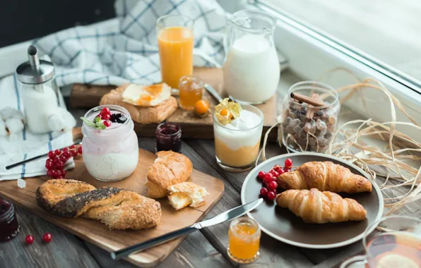 Berries, Breakfast, milk, juice, currants, croissant