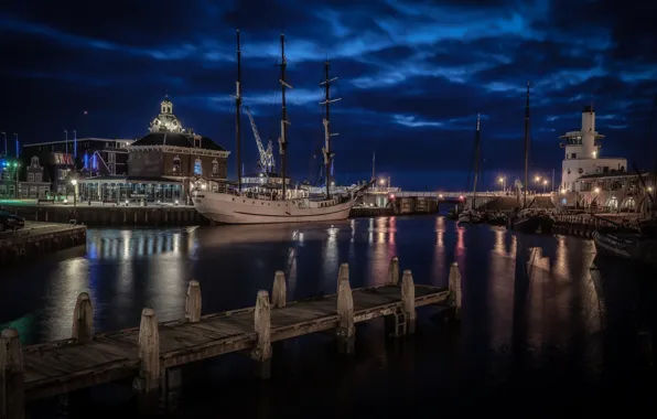 Night, the city, port, Harlingen Port