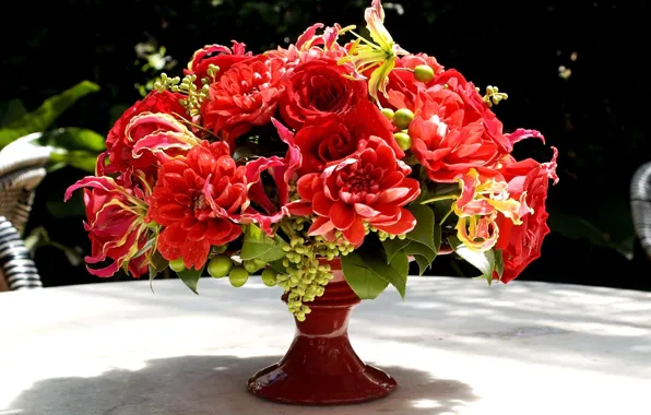 Flowers, red, roses, bouquet, vase, Gloriosa, dahlias