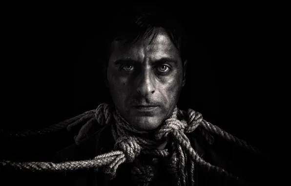 Portrait, rope