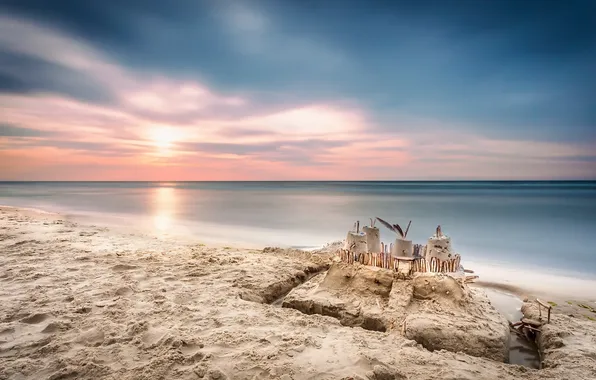 Picture sand, sea, castle