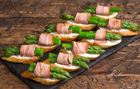 Bacon, asparagus, bruschetta