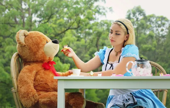Picture girl, table, bear